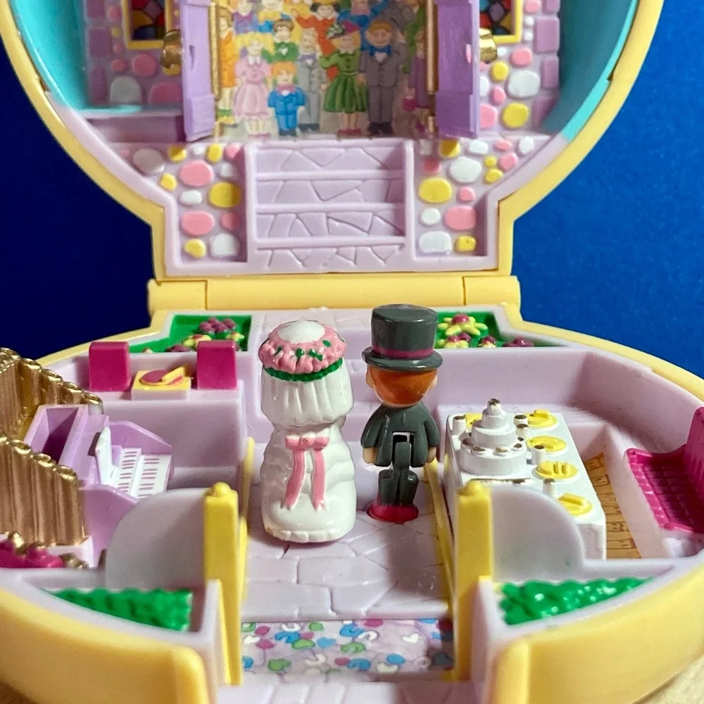 Vintage 1989 | Polly Pocket | Bridesmaid Polly Compact - Picture 4 of 9